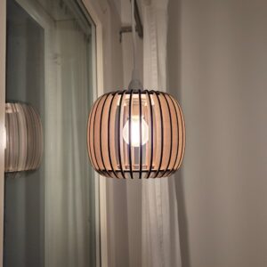"Pallero" - puinen design-lampunvarjostin (Pieni)